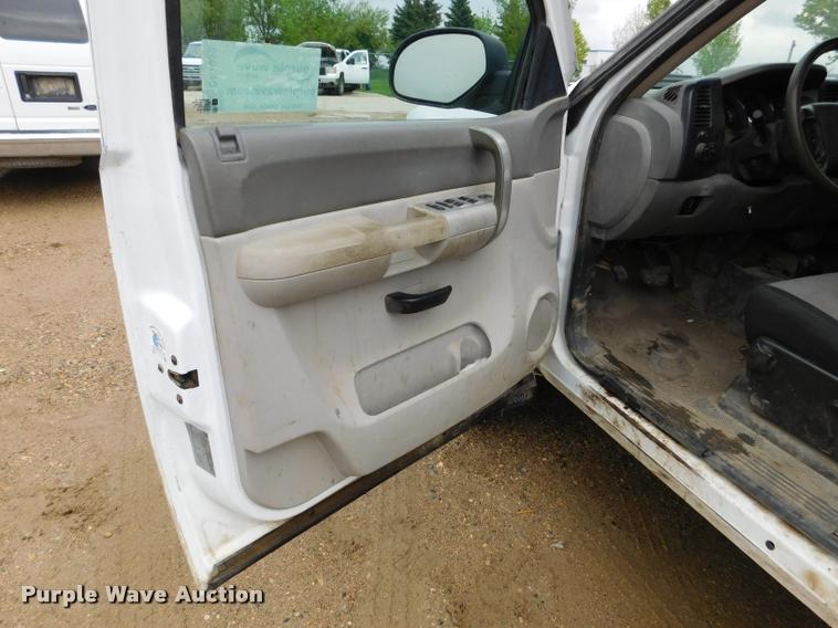 image for item DA1030 2009 GMC Sierra 3500HD Crew Cab pickup truck