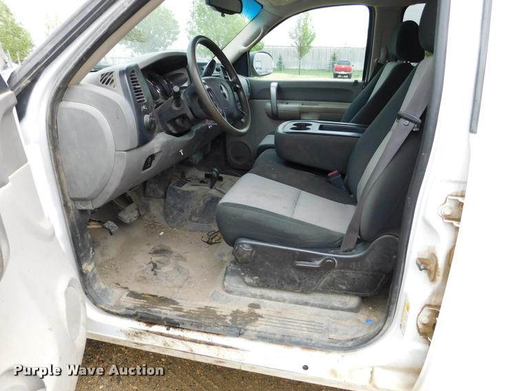 image for item DA1030 2009 GMC Sierra 3500HD Crew Cab pickup truck