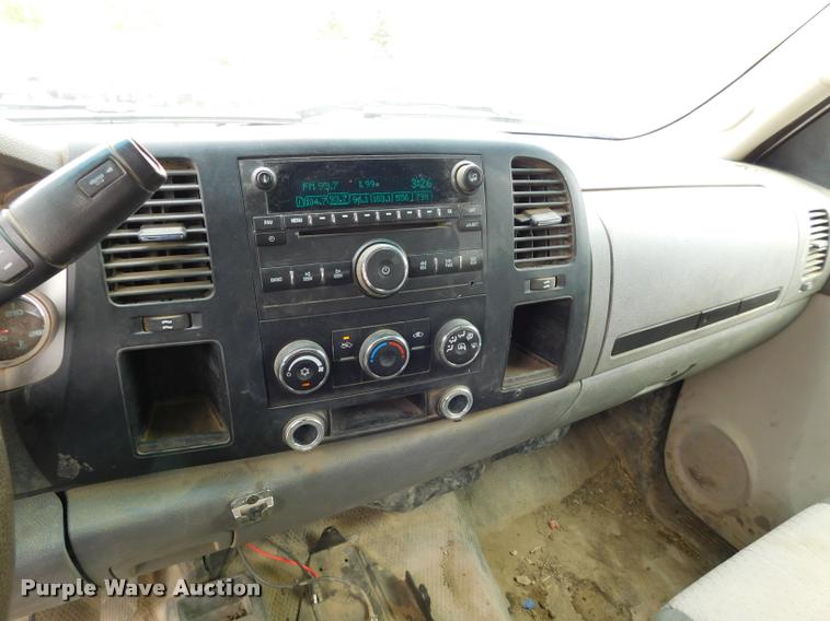 image for item DA1030 2009 GMC Sierra 3500HD Crew Cab pickup truck