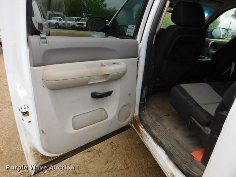 image for item DA1030 2009 GMC Sierra 3500HD Crew Cab pickup truck