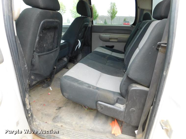 image for item DA1030 2009 GMC Sierra 3500HD Crew Cab pickup truck