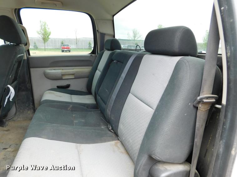 image for item DA1030 2009 GMC Sierra 3500HD Crew Cab pickup truck