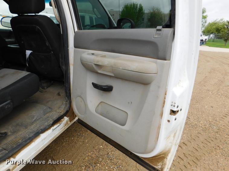 image for item DA1030 2009 GMC Sierra 3500HD Crew Cab pickup truck