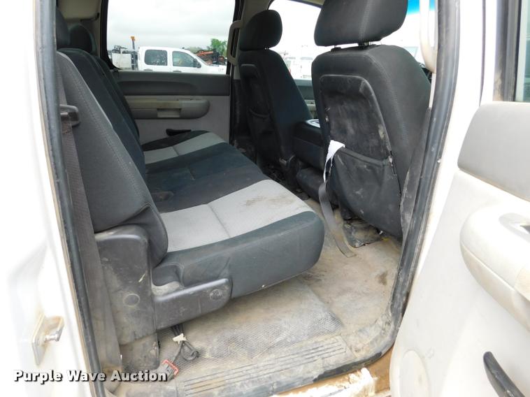 image for item DA1030 2009 GMC Sierra 3500HD Crew Cab pickup truck