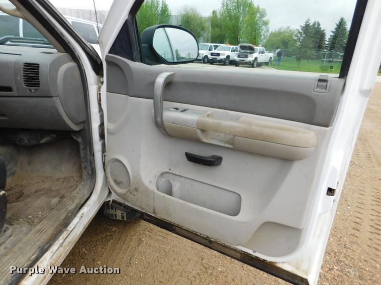 image for item DA1030 2009 GMC Sierra 3500HD Crew Cab pickup truck