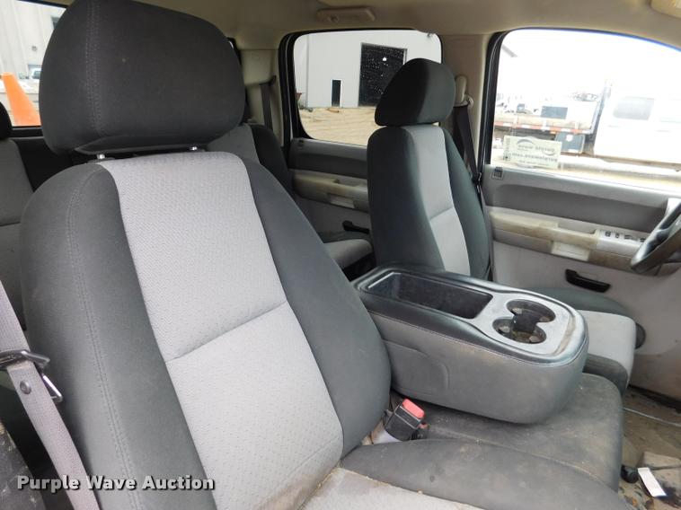 image for item DA1030 2009 GMC Sierra 3500HD Crew Cab pickup truck