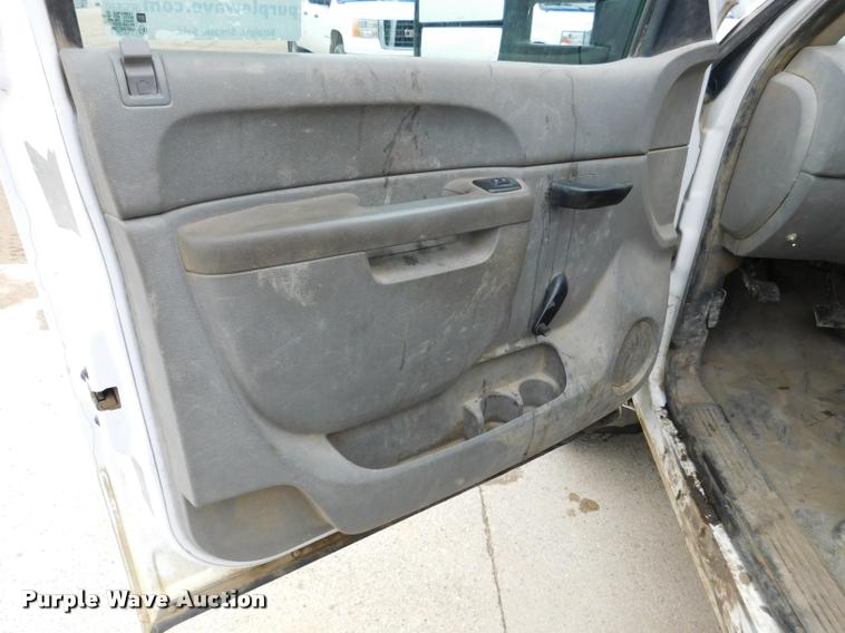 image for item DA1031 2011 GMC Sierra 3500HD Crew Cab pickup truck