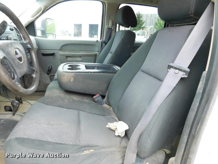 image for item DA1031 2011 GMC Sierra 3500HD Crew Cab pickup truck