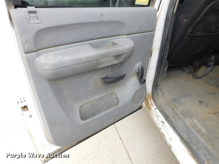 image for item DA1031 2011 GMC Sierra 3500HD Crew Cab pickup truck