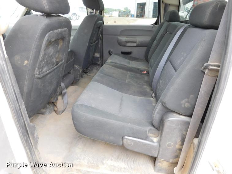 image for item DA1031 2011 GMC Sierra 3500HD Crew Cab pickup truck