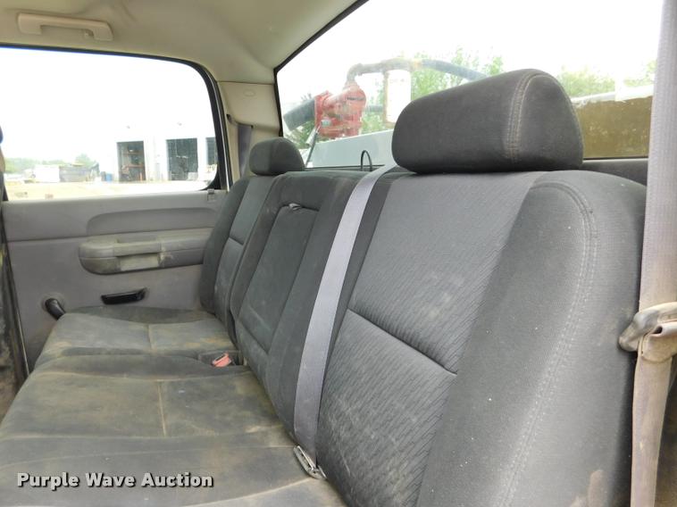 image for item DA1031 2011 GMC Sierra 3500HD Crew Cab pickup truck