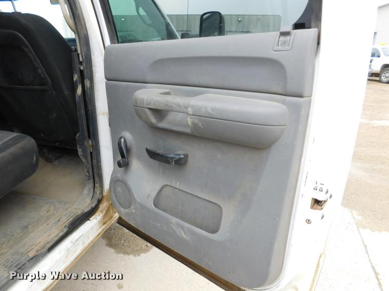 image for item DA1031 2011 GMC Sierra 3500HD Crew Cab pickup truck