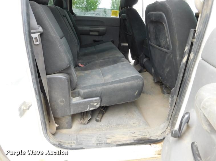 image for item DA1031 2011 GMC Sierra 3500HD Crew Cab pickup truck