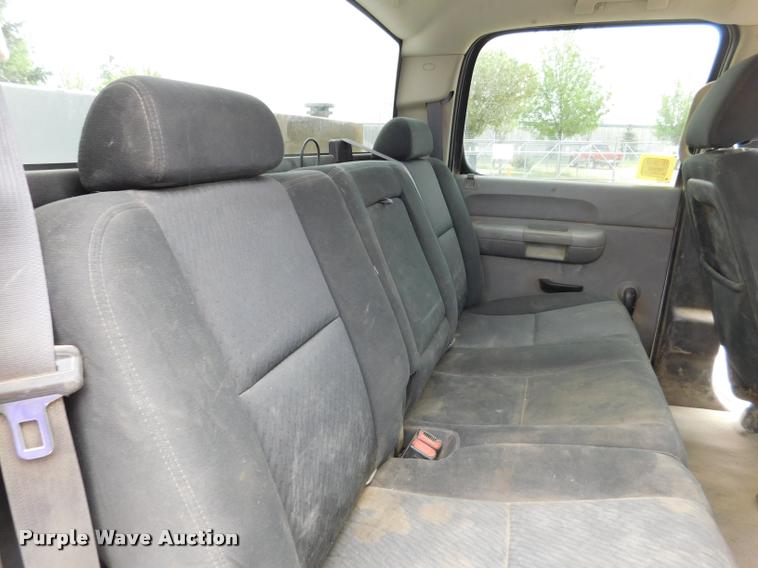 image for item DA1031 2011 GMC Sierra 3500HD Crew Cab pickup truck