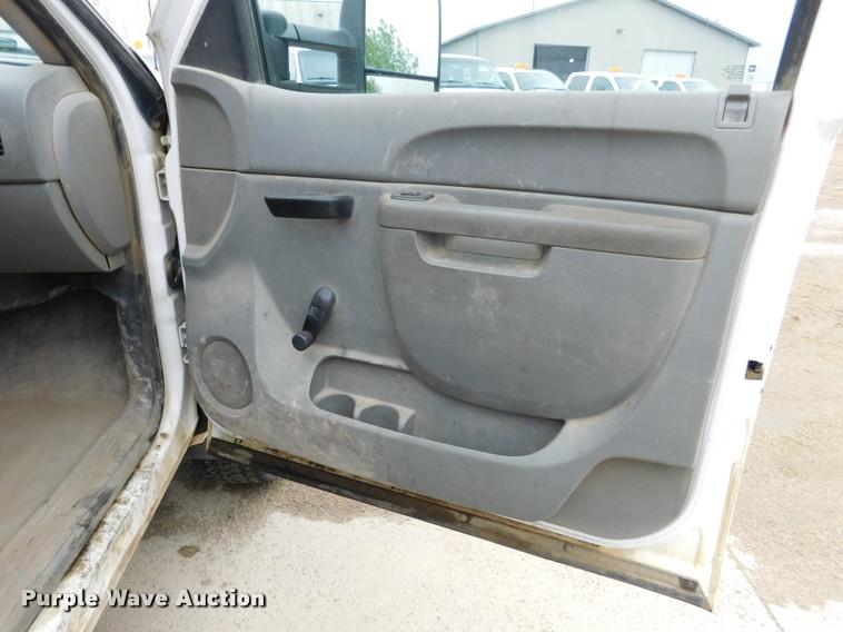 image for item DA1031 2011 GMC Sierra 3500HD Crew Cab pickup truck