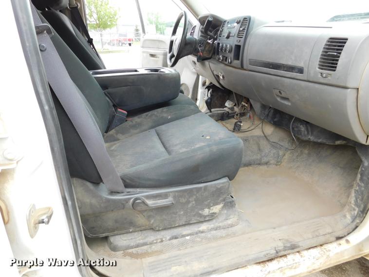 image for item DA1031 2011 GMC Sierra 3500HD Crew Cab pickup truck