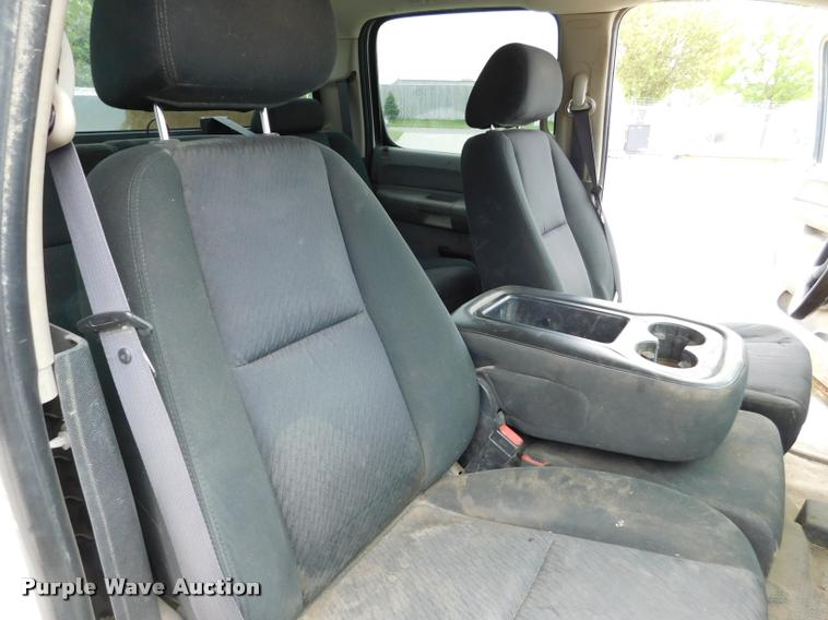 image for item DA1031 2011 GMC Sierra 3500HD Crew Cab pickup truck