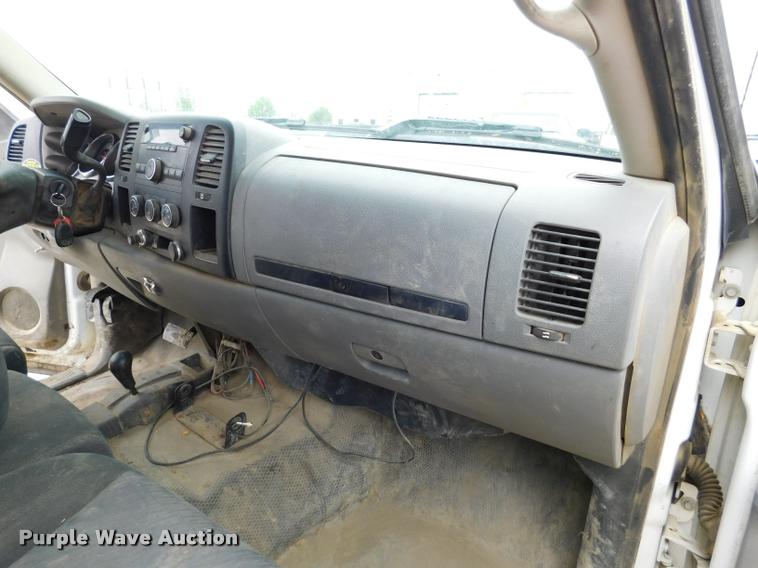 image for item DA1031 2011 GMC Sierra 3500HD Crew Cab pickup truck