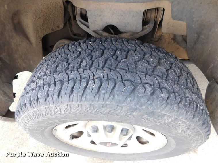 image for item DA1031 2011 GMC Sierra 3500HD Crew Cab pickup truck