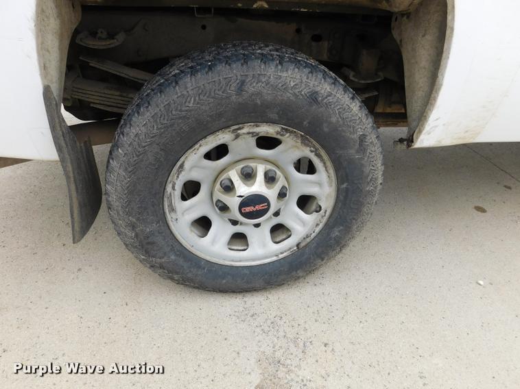 image for item DA1031 2011 GMC Sierra 3500HD Crew Cab pickup truck