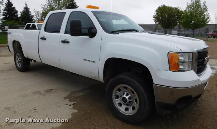 image for item DA1032 2011 GMC Sierra 3500HD Crew Cab pickup truck