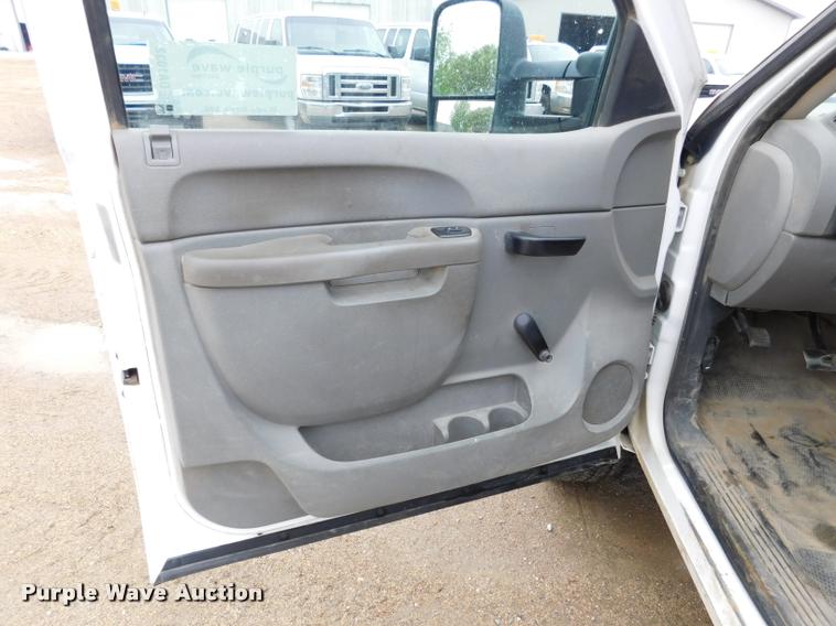 image for item DA1032 2011 GMC Sierra 3500HD Crew Cab pickup truck