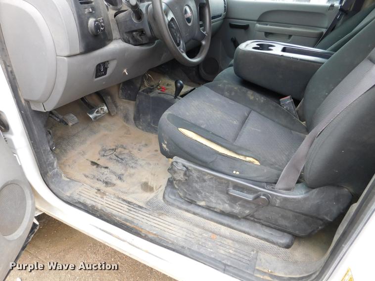 image for item DA1032 2011 GMC Sierra 3500HD Crew Cab pickup truck