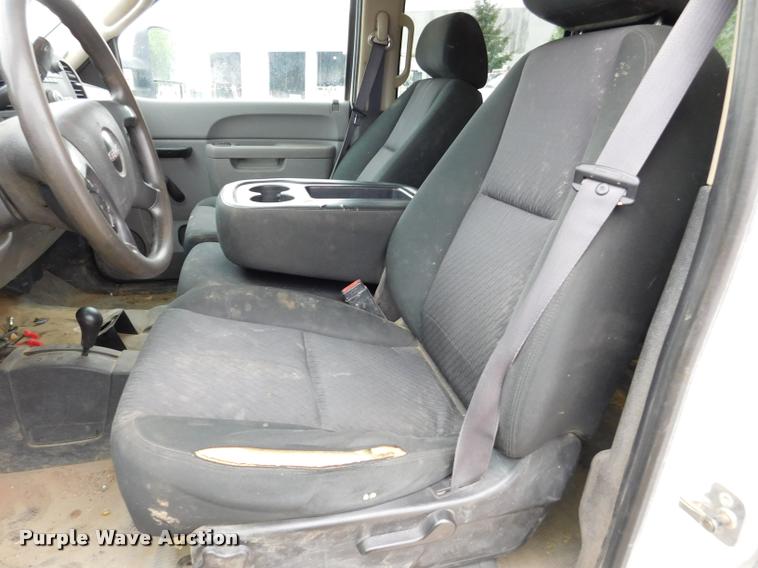 image for item DA1032 2011 GMC Sierra 3500HD Crew Cab pickup truck