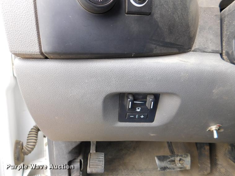 image for item DA1032 2011 GMC Sierra 3500HD Crew Cab pickup truck