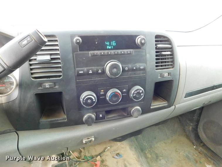 image for item DA1032 2011 GMC Sierra 3500HD Crew Cab pickup truck