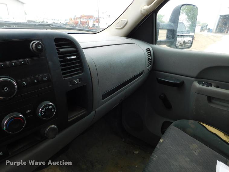 image for item DA1032 2011 GMC Sierra 3500HD Crew Cab pickup truck