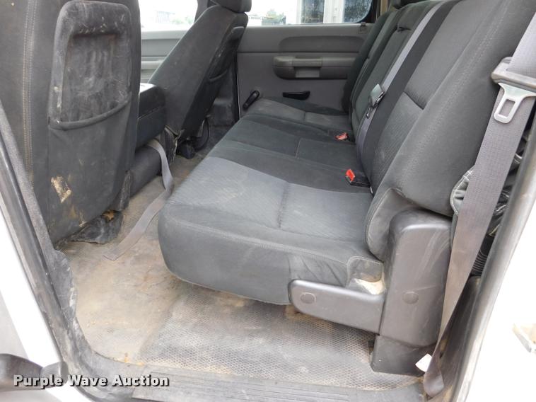 image for item DA1032 2011 GMC Sierra 3500HD Crew Cab pickup truck