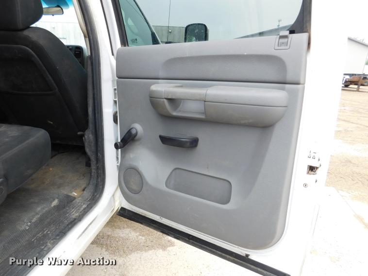 image for item DA1032 2011 GMC Sierra 3500HD Crew Cab pickup truck