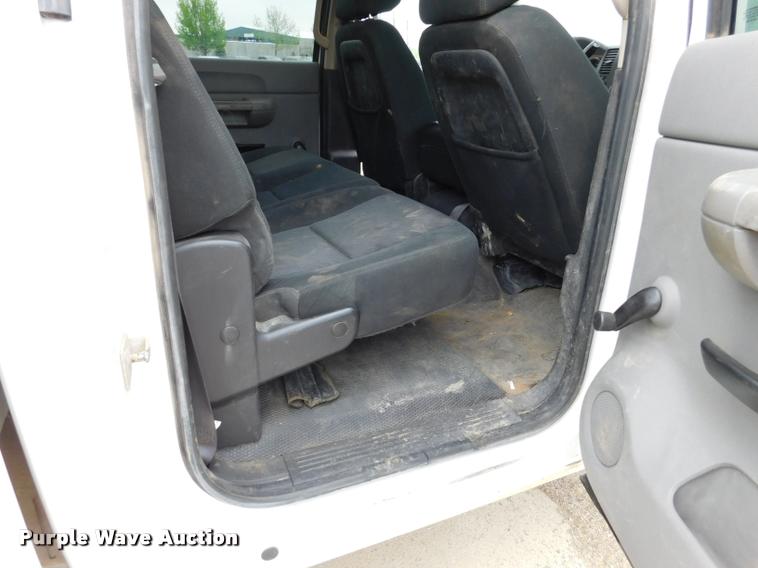 image for item DA1032 2011 GMC Sierra 3500HD Crew Cab pickup truck
