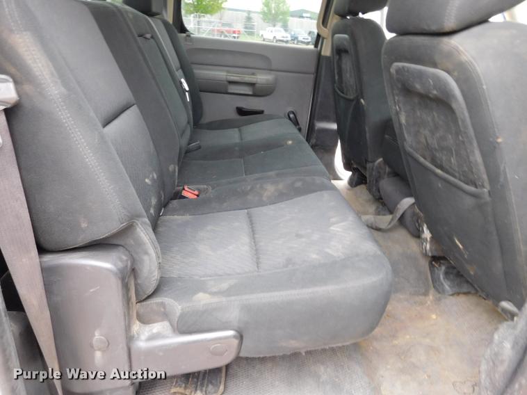 image for item DA1032 2011 GMC Sierra 3500HD Crew Cab pickup truck