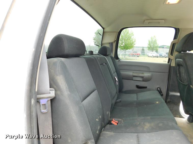 image for item DA1032 2011 GMC Sierra 3500HD Crew Cab pickup truck