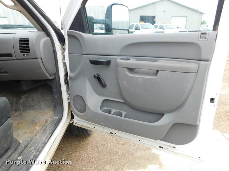 image for item DA1032 2011 GMC Sierra 3500HD Crew Cab pickup truck