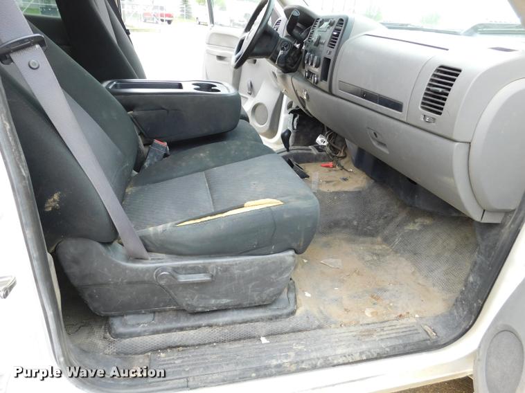 image for item DA1032 2011 GMC Sierra 3500HD Crew Cab pickup truck