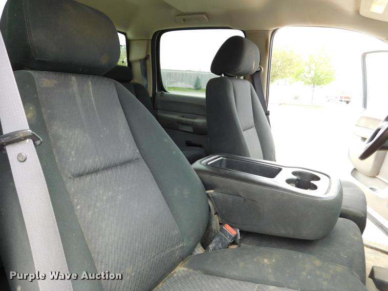 image for item DA1032 2011 GMC Sierra 3500HD Crew Cab pickup truck