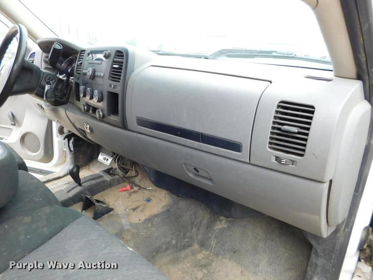 image for item DA1032 2011 GMC Sierra 3500HD Crew Cab pickup truck