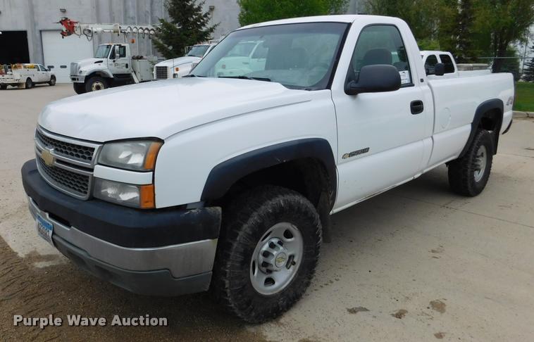 image for item DA1034 2005 Chevrolet Silverado 2500HD pickup truck