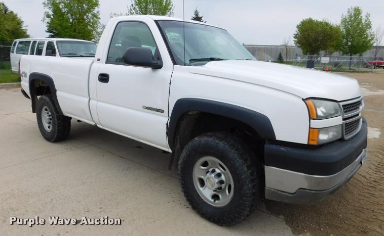 image for item DA1034 2005 Chevrolet Silverado 2500HD pickup truck