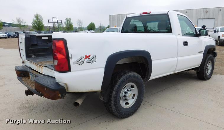 image for item DA1034 2005 Chevrolet Silverado 2500HD pickup truck
