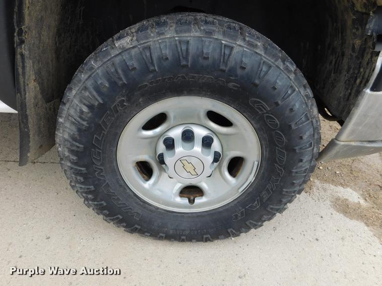 image for item DA1034 2005 Chevrolet Silverado 2500HD pickup truck