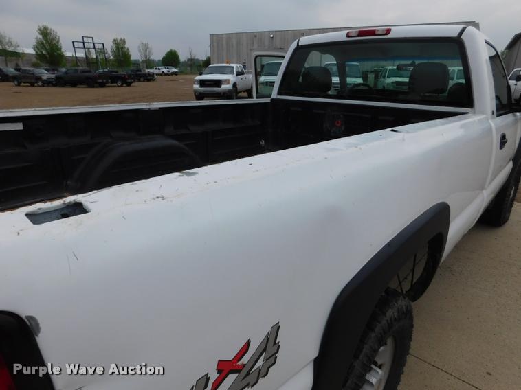 image for item DA1034 2005 Chevrolet Silverado 2500HD pickup truck