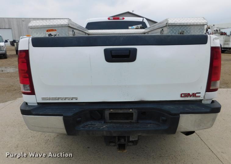 image for item DA1035 2011 GMC Sierra 3500HD Crew Cab pickup truck