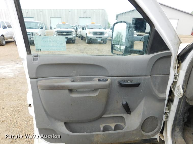 image for item DA1035 2011 GMC Sierra 3500HD Crew Cab pickup truck