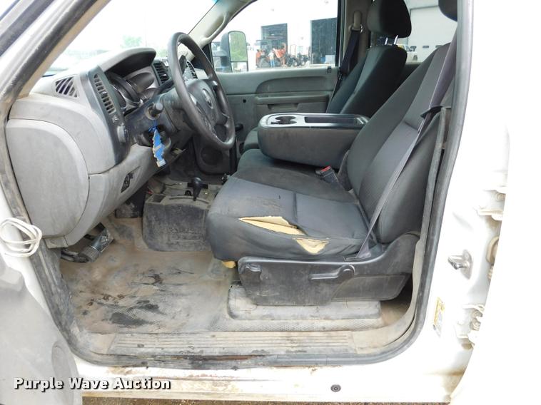 image for item DA1035 2011 GMC Sierra 3500HD Crew Cab pickup truck