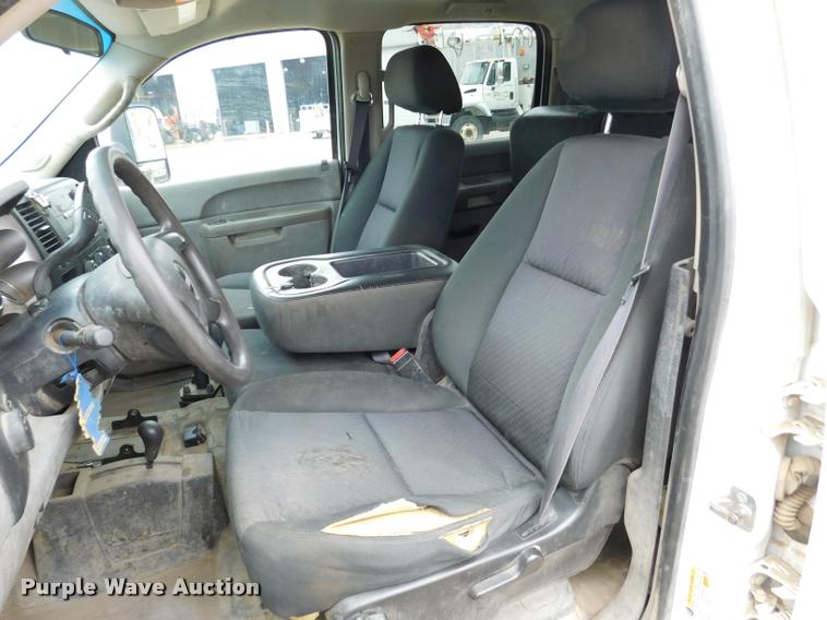 image for item DA1035 2011 GMC Sierra 3500HD Crew Cab pickup truck