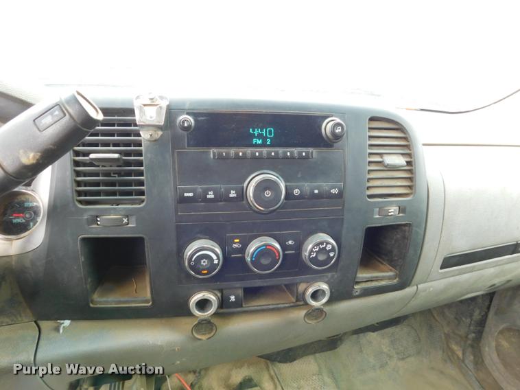 image for item DA1035 2011 GMC Sierra 3500HD Crew Cab pickup truck